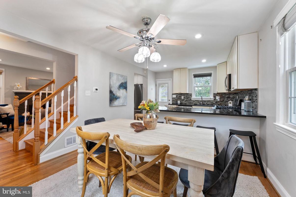 Dining room, Interior, Kitchen, Recessed Lighting, Wood Texture Flooring