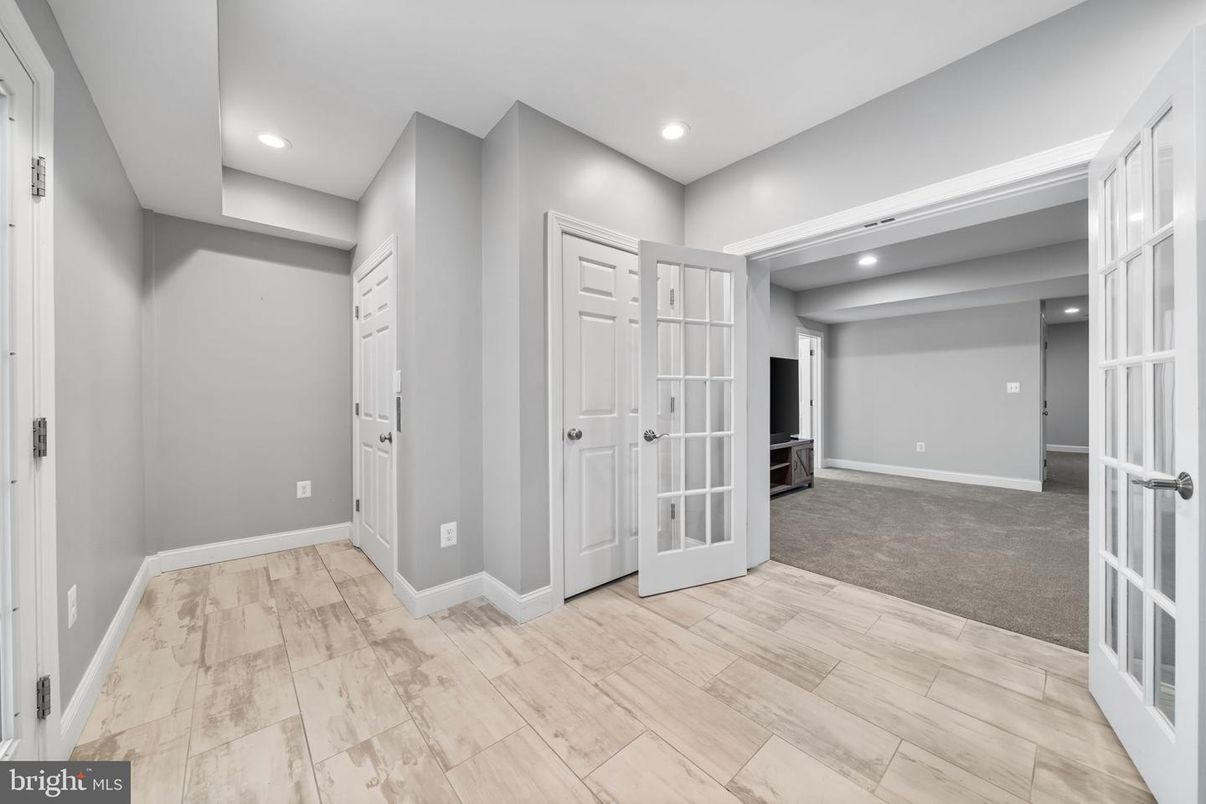 Empty room, Interior, Marble, Recessed Lighting, Wood Texture Flooring