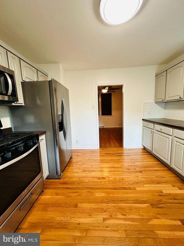 Interior, Kitchen, Stainless Steel Appliances, Wood Texture Flooring