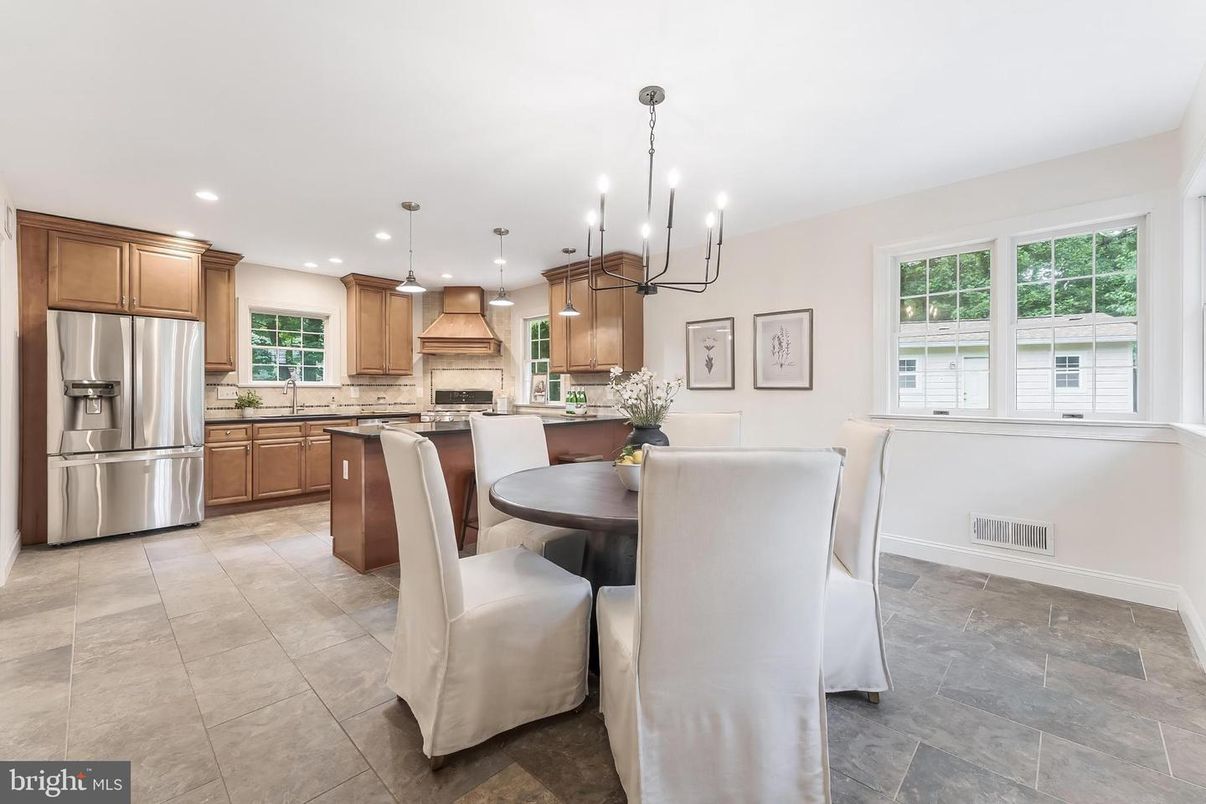 Dining room, Interior, Kitchen, Pendant Lights, Recessed Lighting, Stainless Steel Appliances
