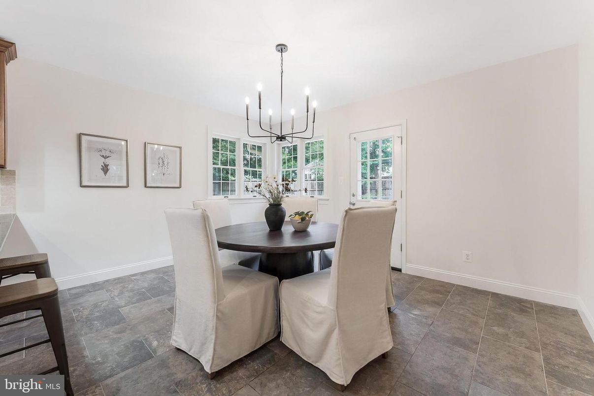 Chandelier, Dining room, Interior, Pendant Lights