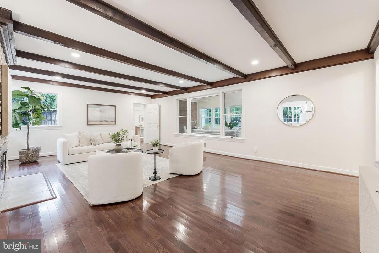 Interior, Living room, Recessed Lighting, Wooden Beams, Wood Texture Flooring