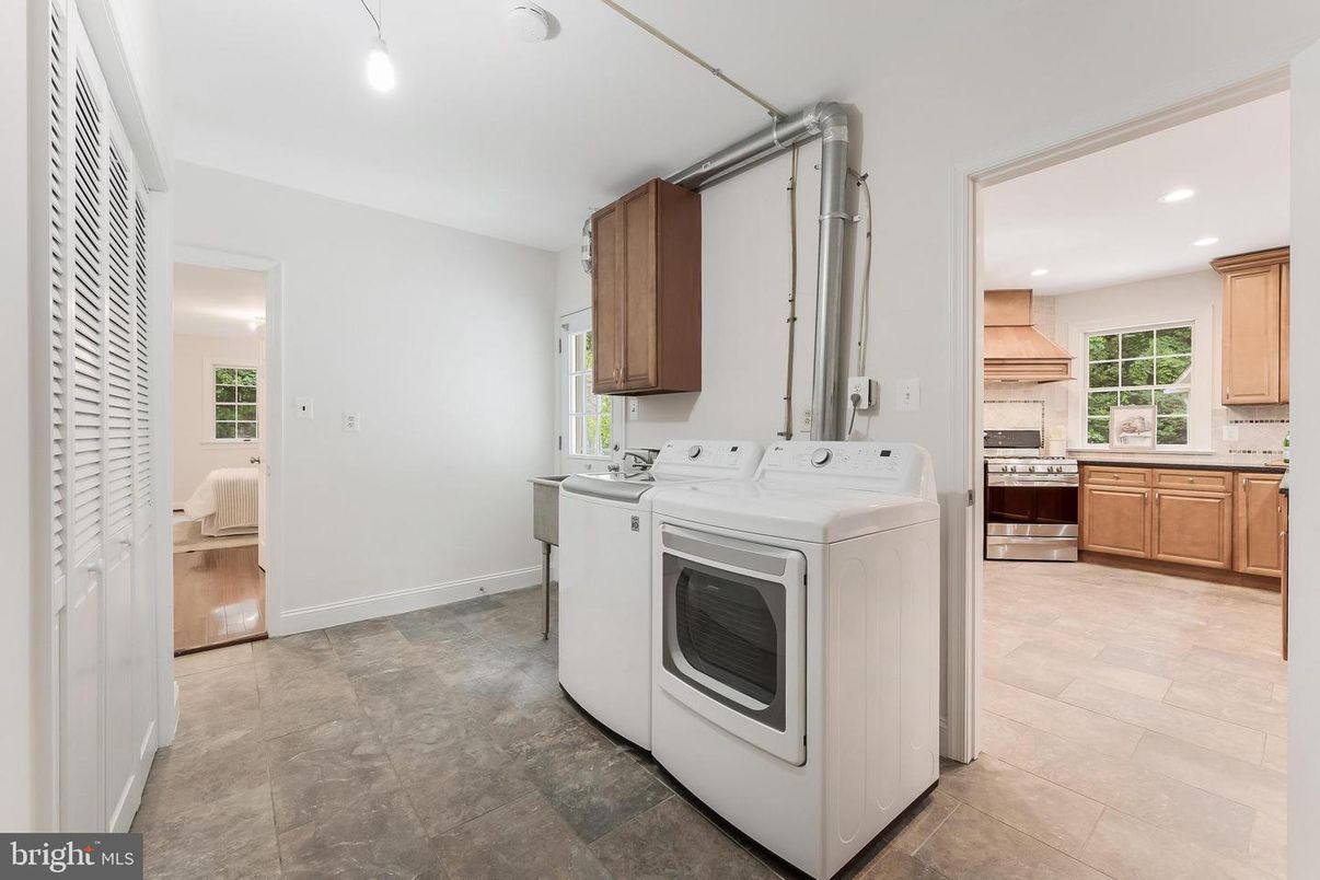 Interior, Kitchen, Recessed Lighting, Washer