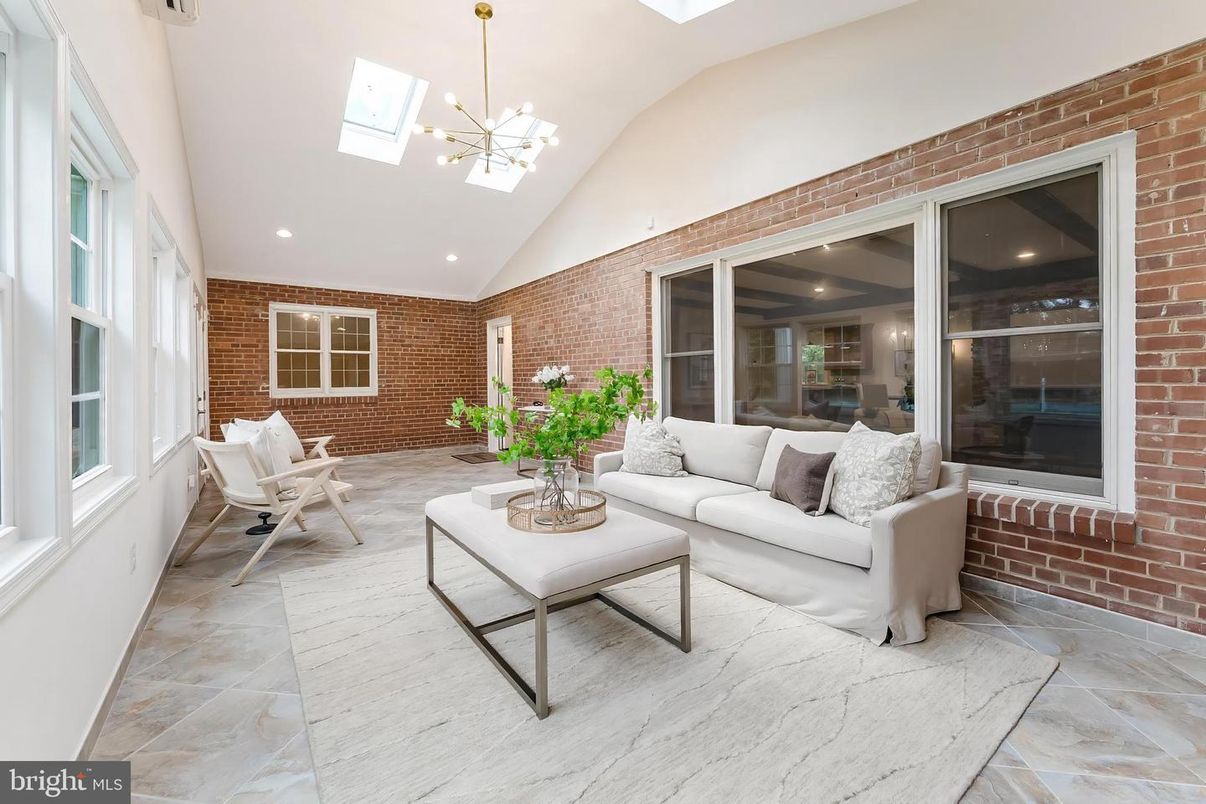 Interior, Living room, Pendant Lights, Recessed Lighting, Stone Walls