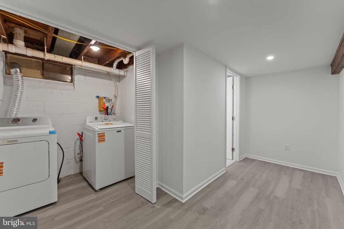 Interior, Recessed Lighting, Utility Closets, Washer, Wood Texture Flooring