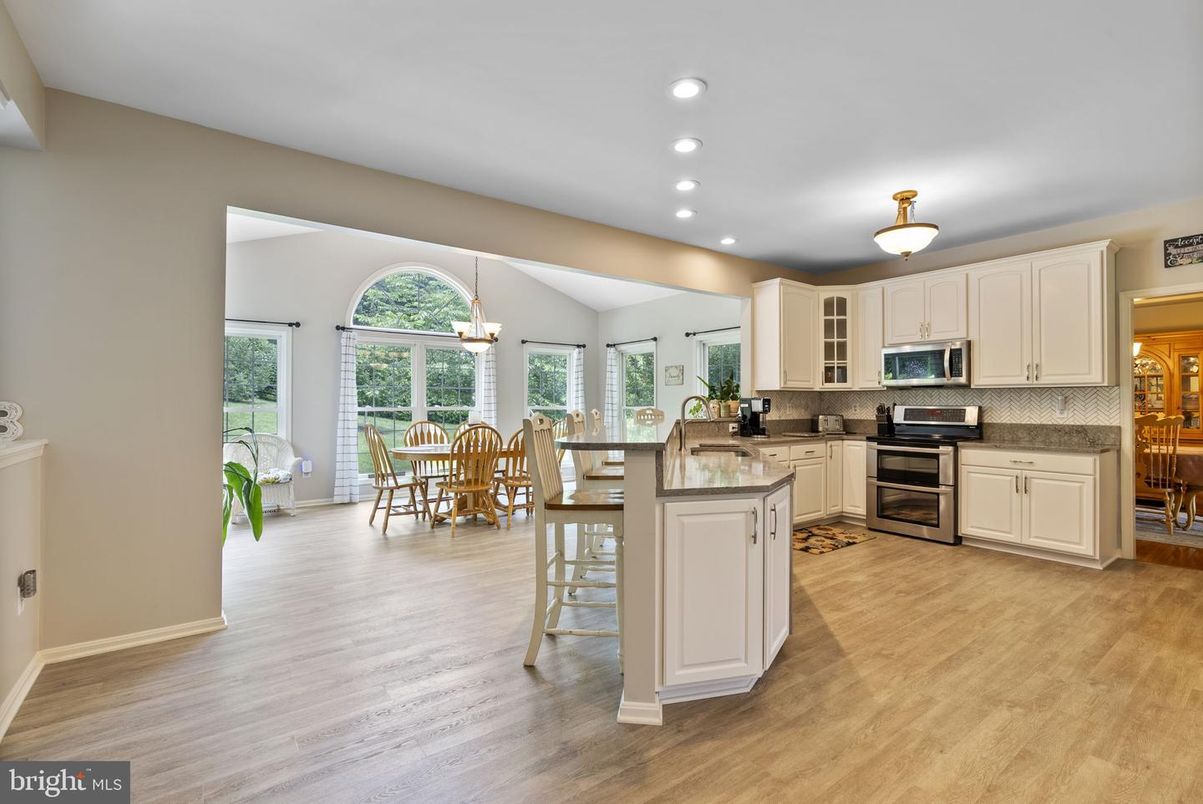 Dining room, Interior, Kitchen, Pendant Lights, Recessed Lighting, Wood Texture Flooring
