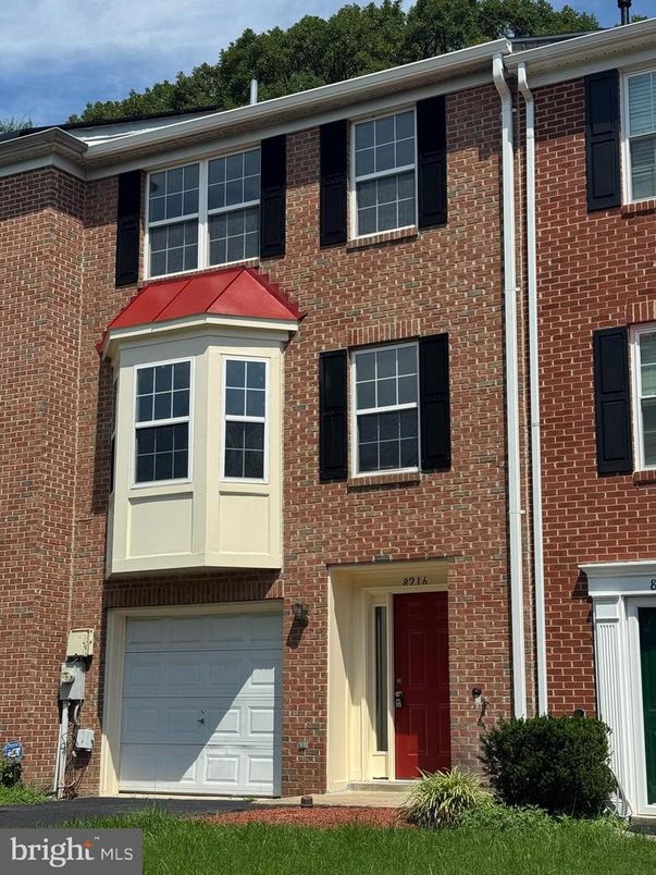 Attached, Exterior, Facade, Brick Facade, Rowhouse