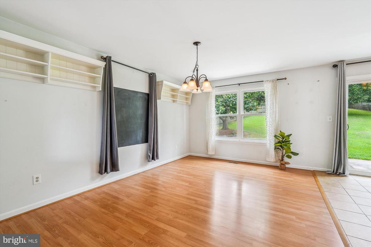 Chandelier, Empty room, Interior, Wood Texture Flooring