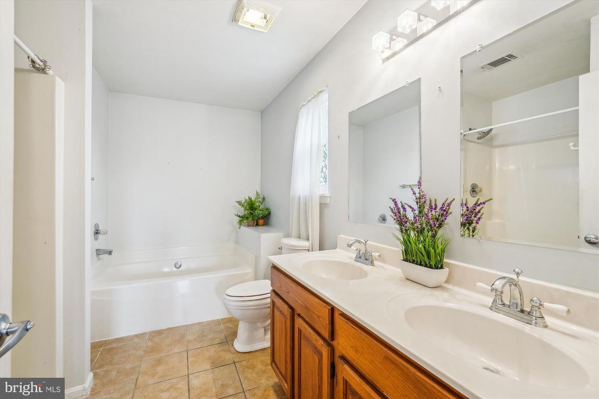 Bathroom, Dual Sink Vanities, Interior