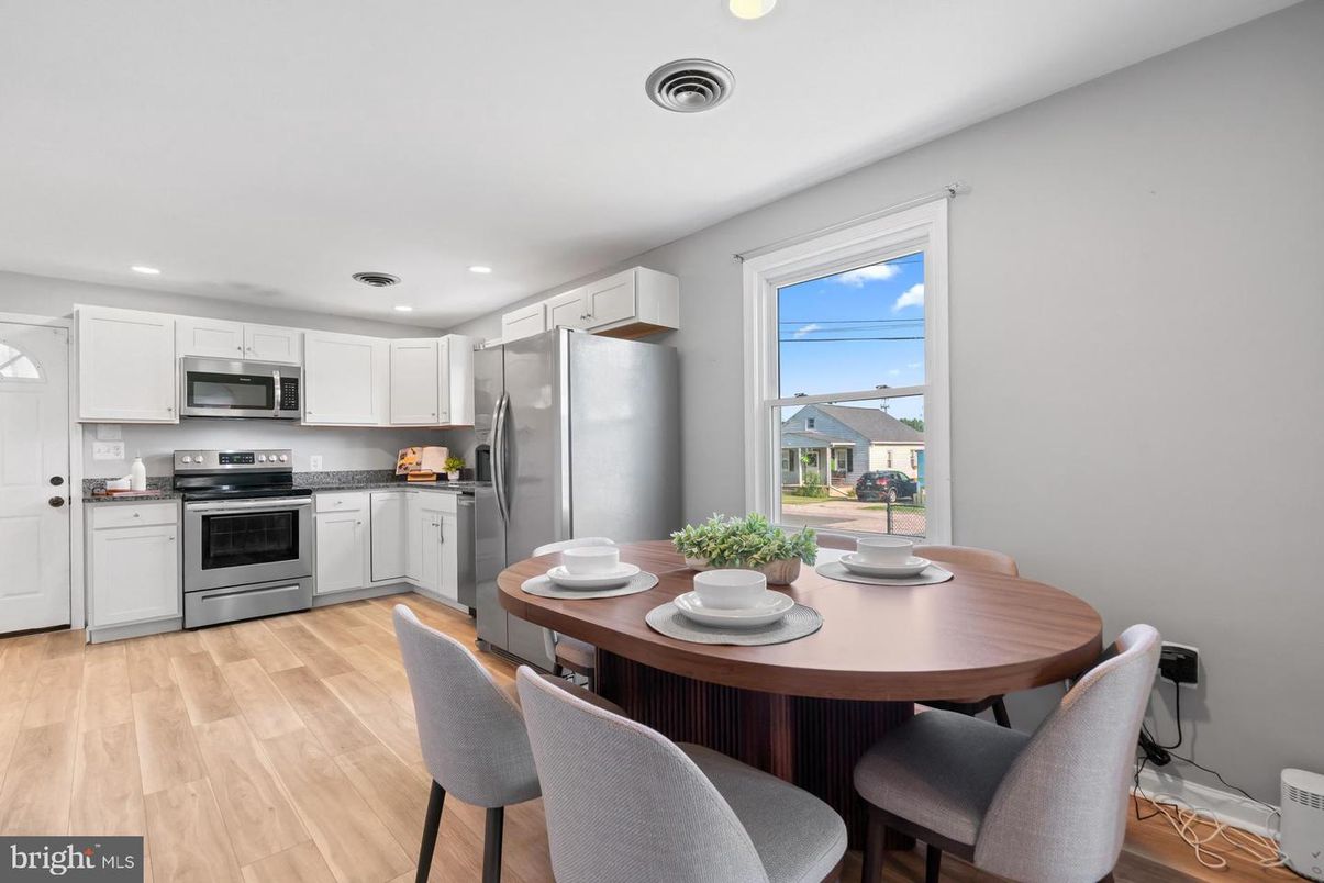 Dining room, Interior, Kitchen, Recessed Lighting, Stainless Steel Appliances, Wood Texture Flooring