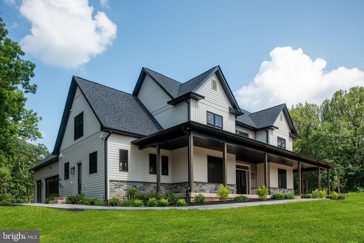Backyard, Exterior, Facade, Farmhouse