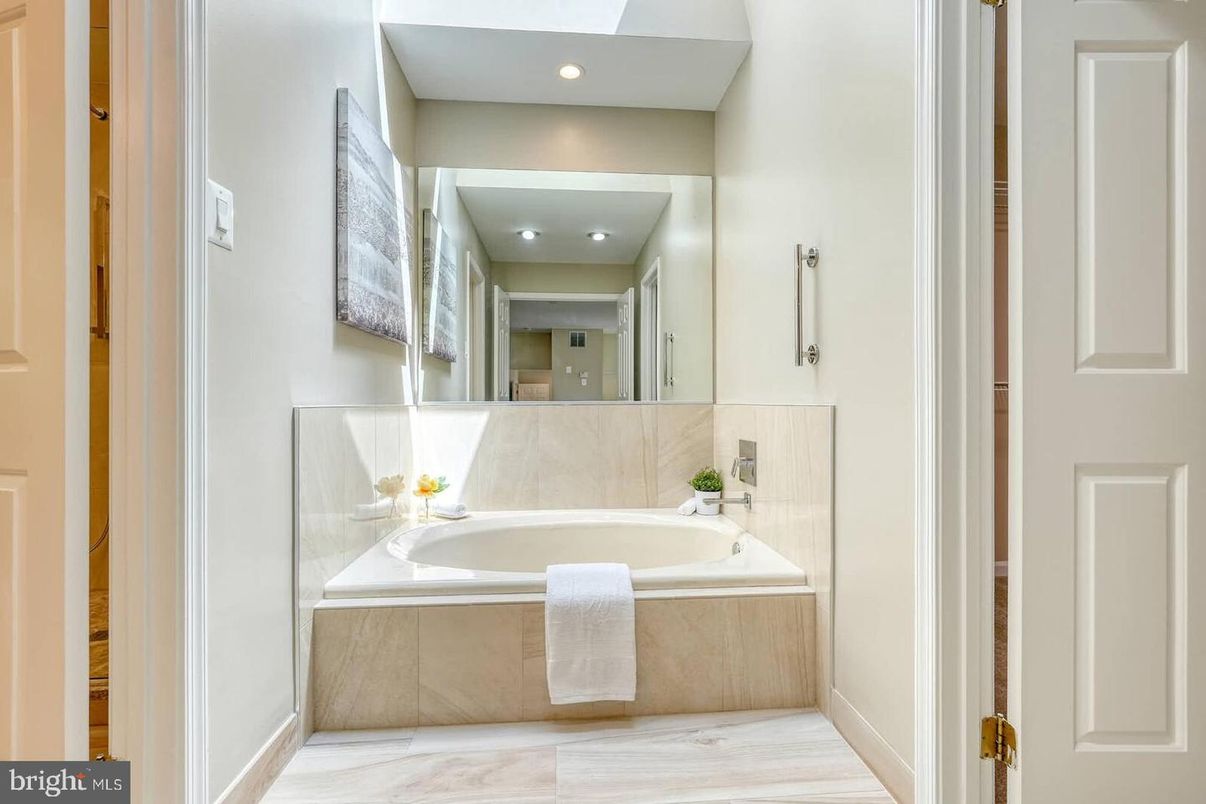 Bathroom, Interior, Marble, Recessed Lighting