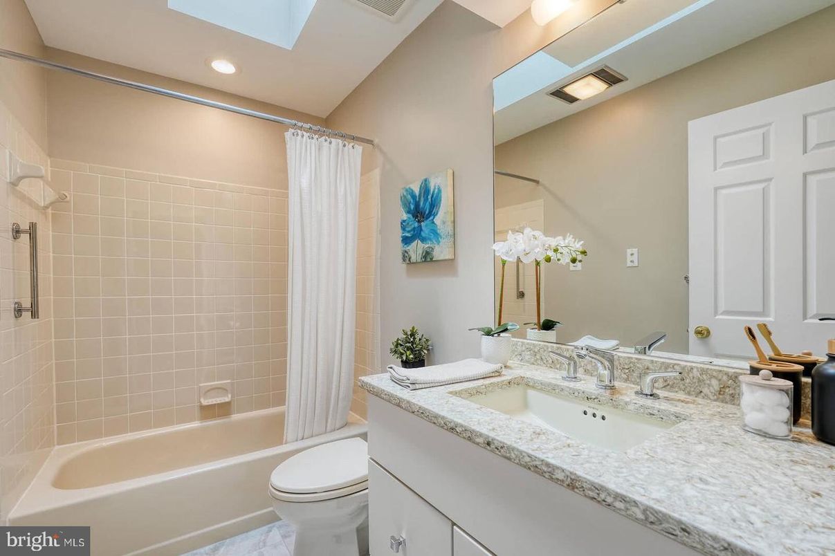 Bathroom, Interior, Recessed Lighting