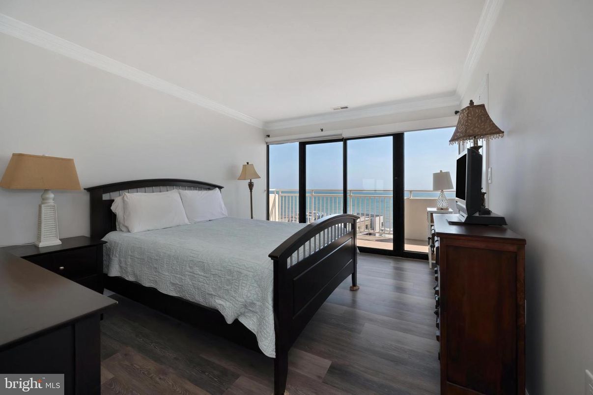 Bedroom, Interior, Water, Wood Texture Flooring
