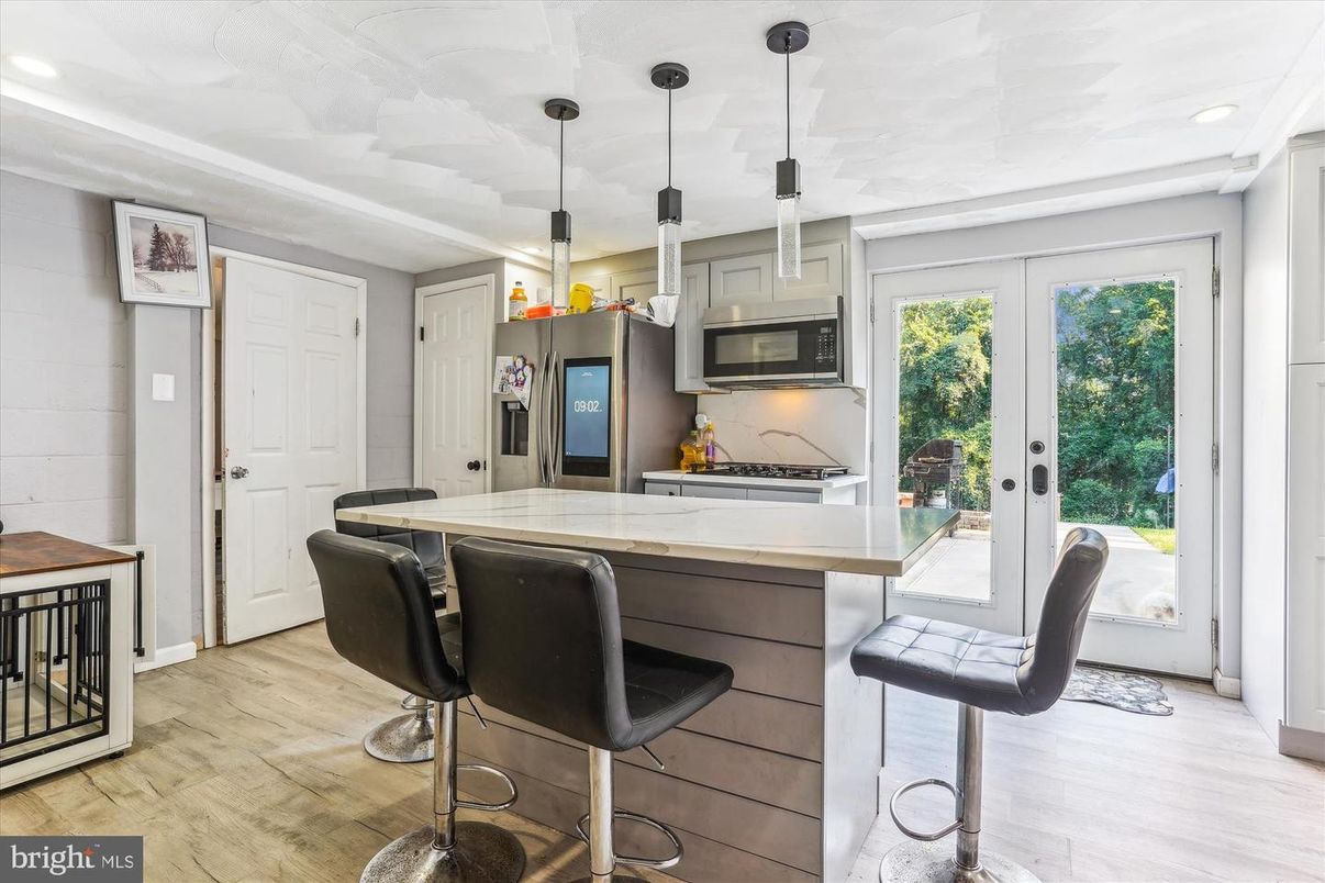 Interior, Kitchen, Pendant Lights, Recessed Lighting, Wood Texture Flooring