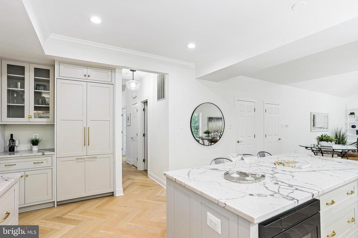 Dining room, Interior, Kitchen, Pendant Lights, Recessed Lighting, Wood Texture Flooring