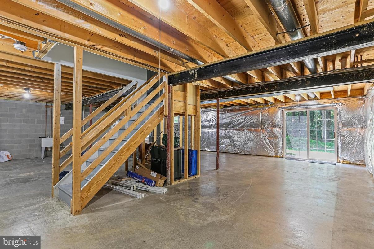 Empty room, Interior, Wooden Beams, Wooden Ceilings
