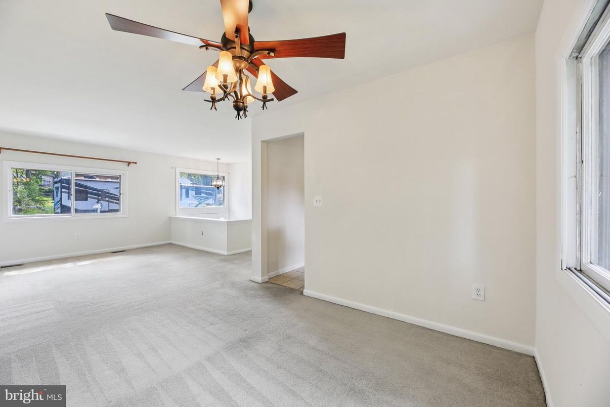 Chandelier, Empty room, Interior