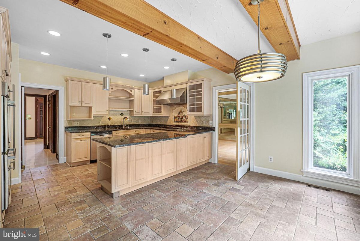Interior, Kitchen, Pendant Lights, Recessed Lighting, Stainless Steel Appliances, Wooden Beams