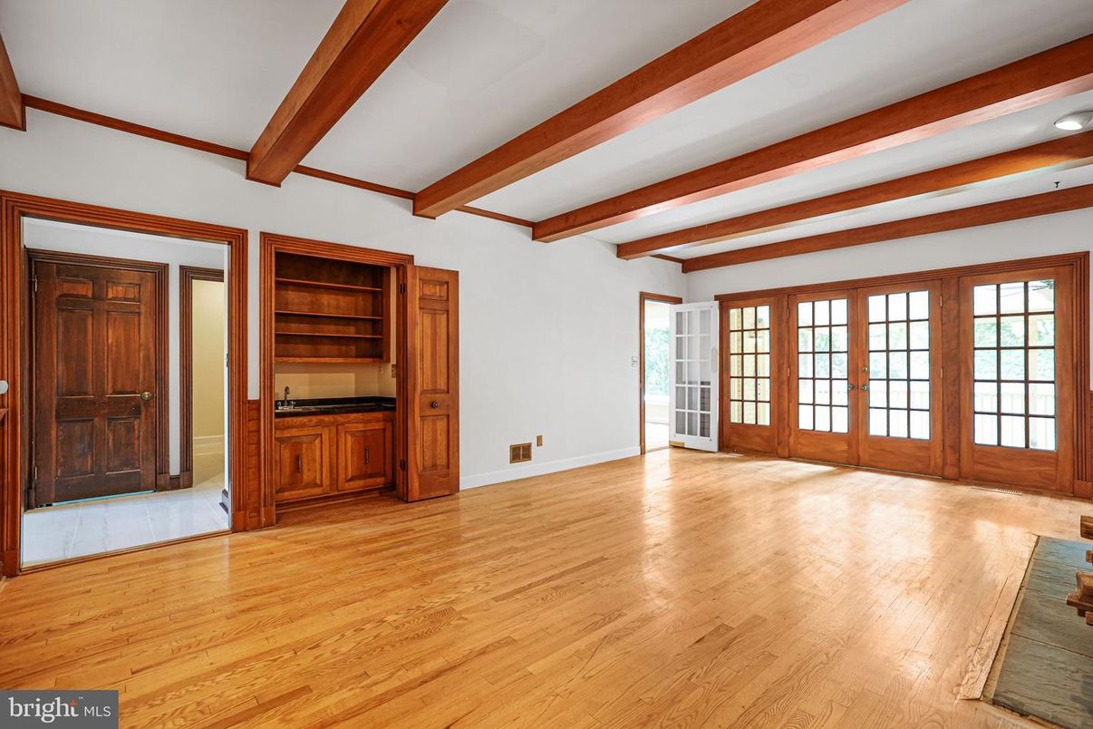 Empty room, Interior, Recessed Lighting, Wooden Beams, Wood Texture Flooring