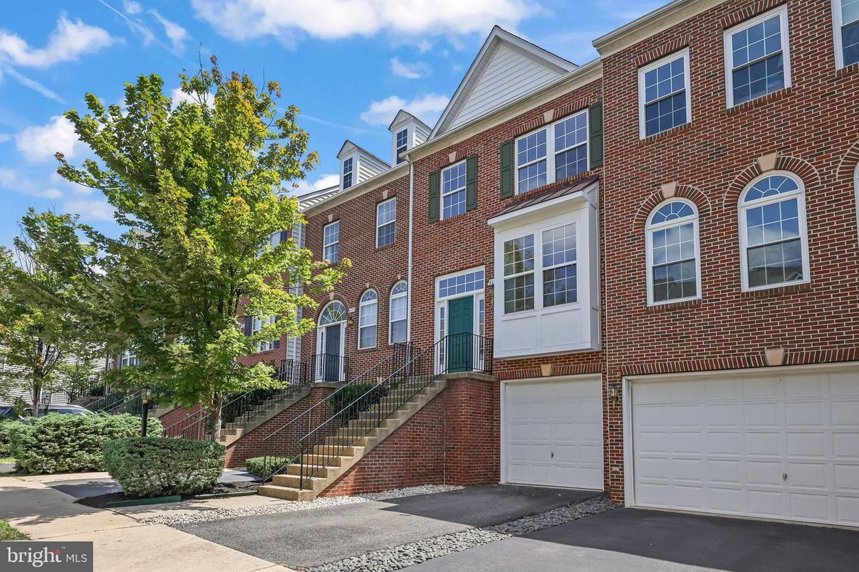 Attached, Exterior, Facade, Brick Facade, Rowhouse