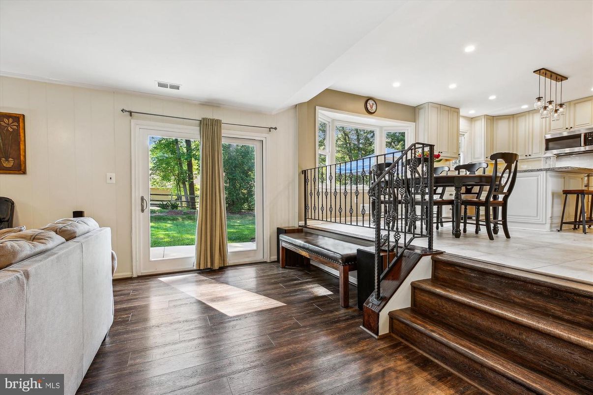 Dining room, Interior, Kitchen, Pendant Lights, Recessed Lighting, Wood Texture Flooring