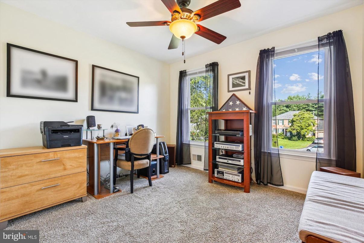 Home Office, Interior