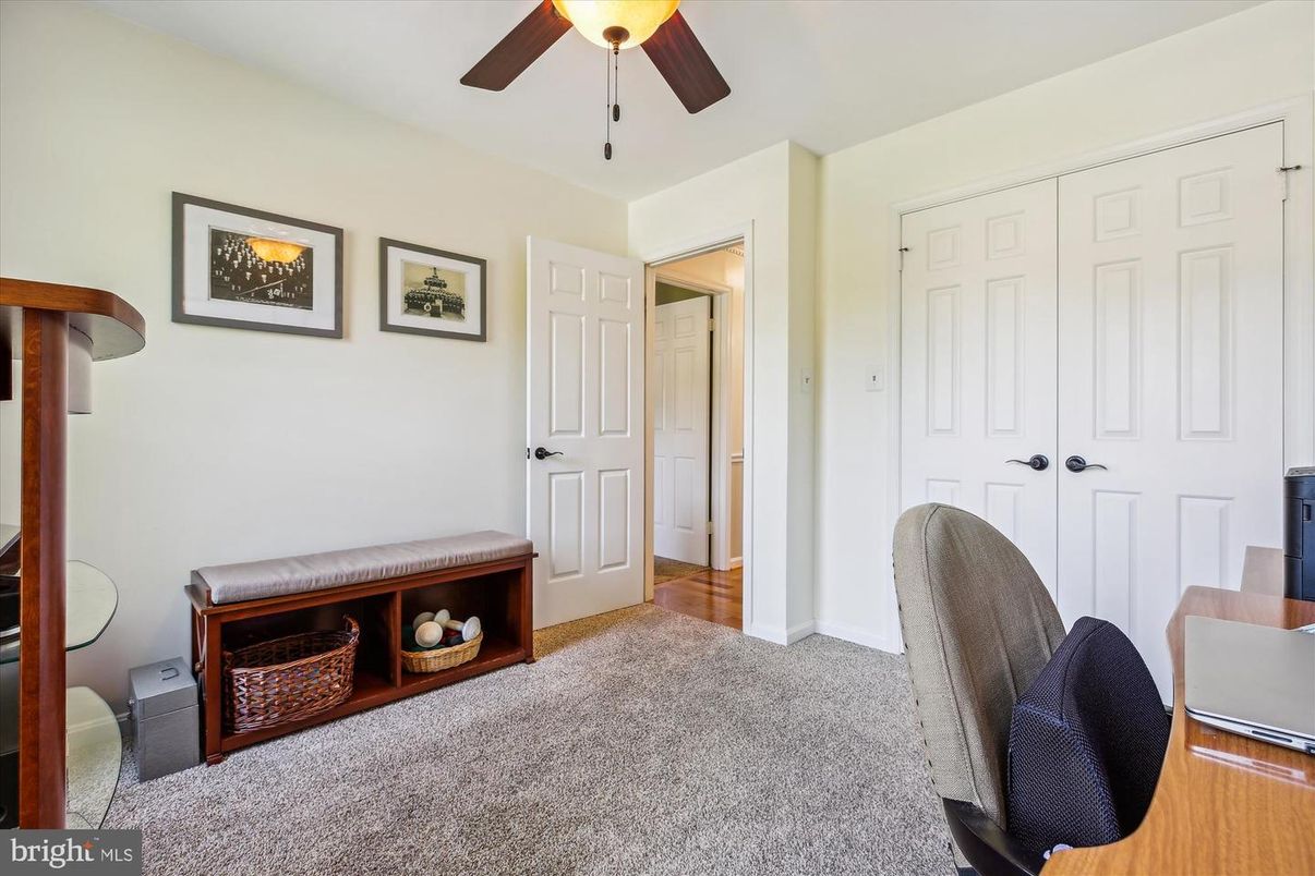 Home Office, Interior