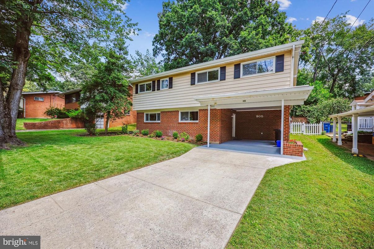 Attached, Backyard, Exterior, Facade, Brick Facade, Split Level