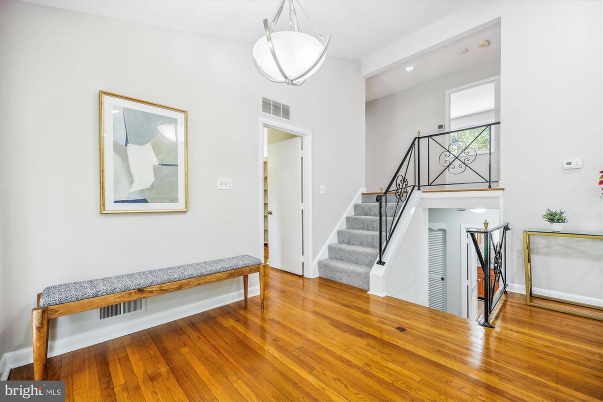 Interior, Pendant Lights, Recessed Lighting, Wood Texture Flooring