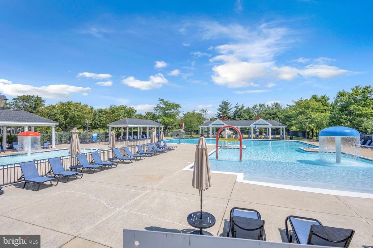 Exterior, Playground, Pool