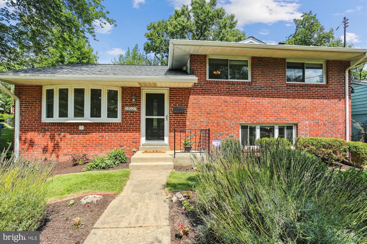 Exterior, Facade, Brick Facade, Split Level