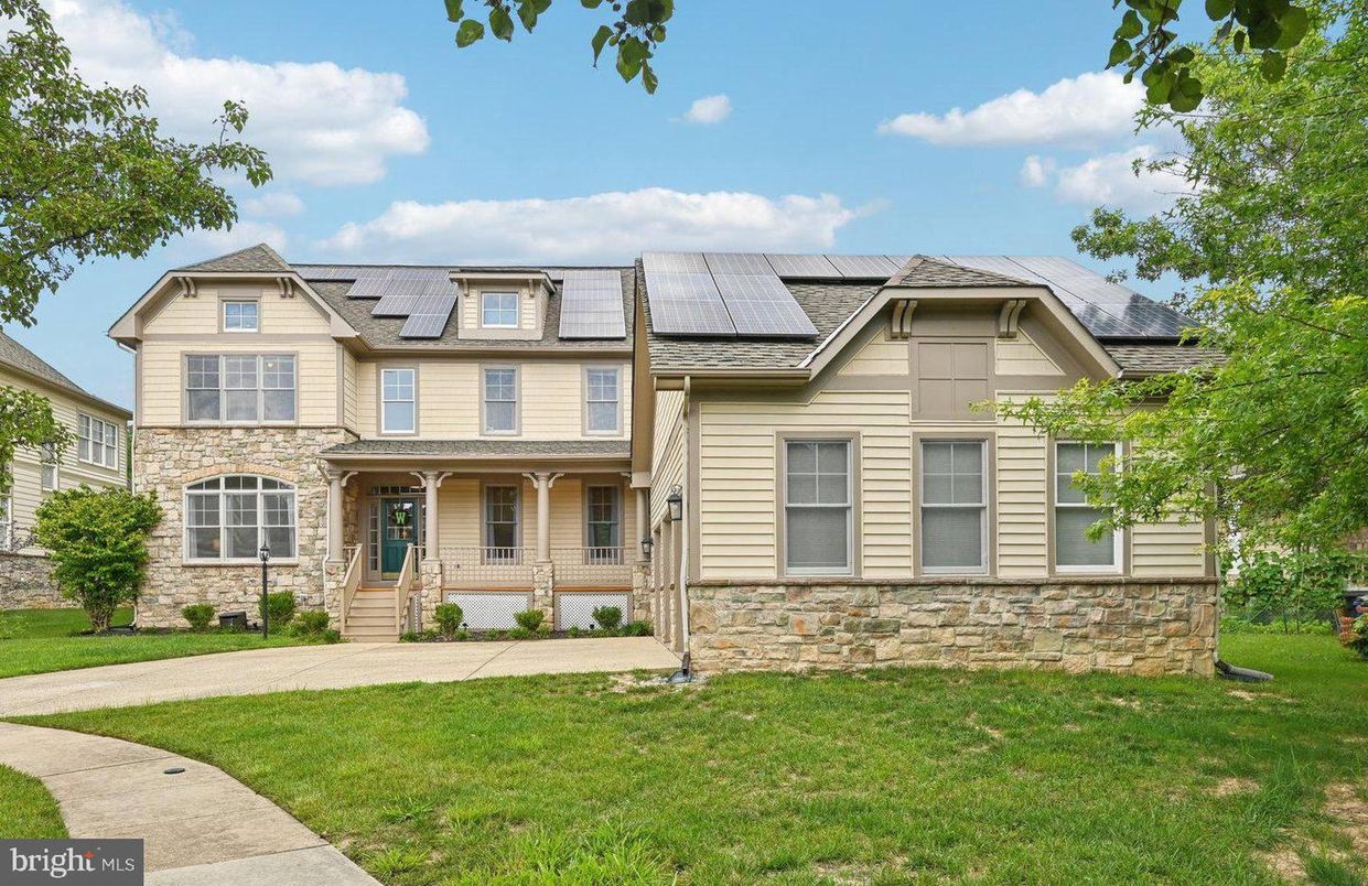 Exterior, Facade, Solar Panels, Queen Anne Victorian