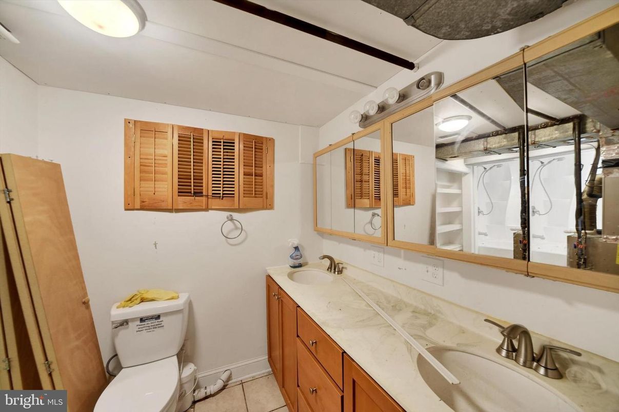 Bathroom, Dual Sink Vanities, Interior