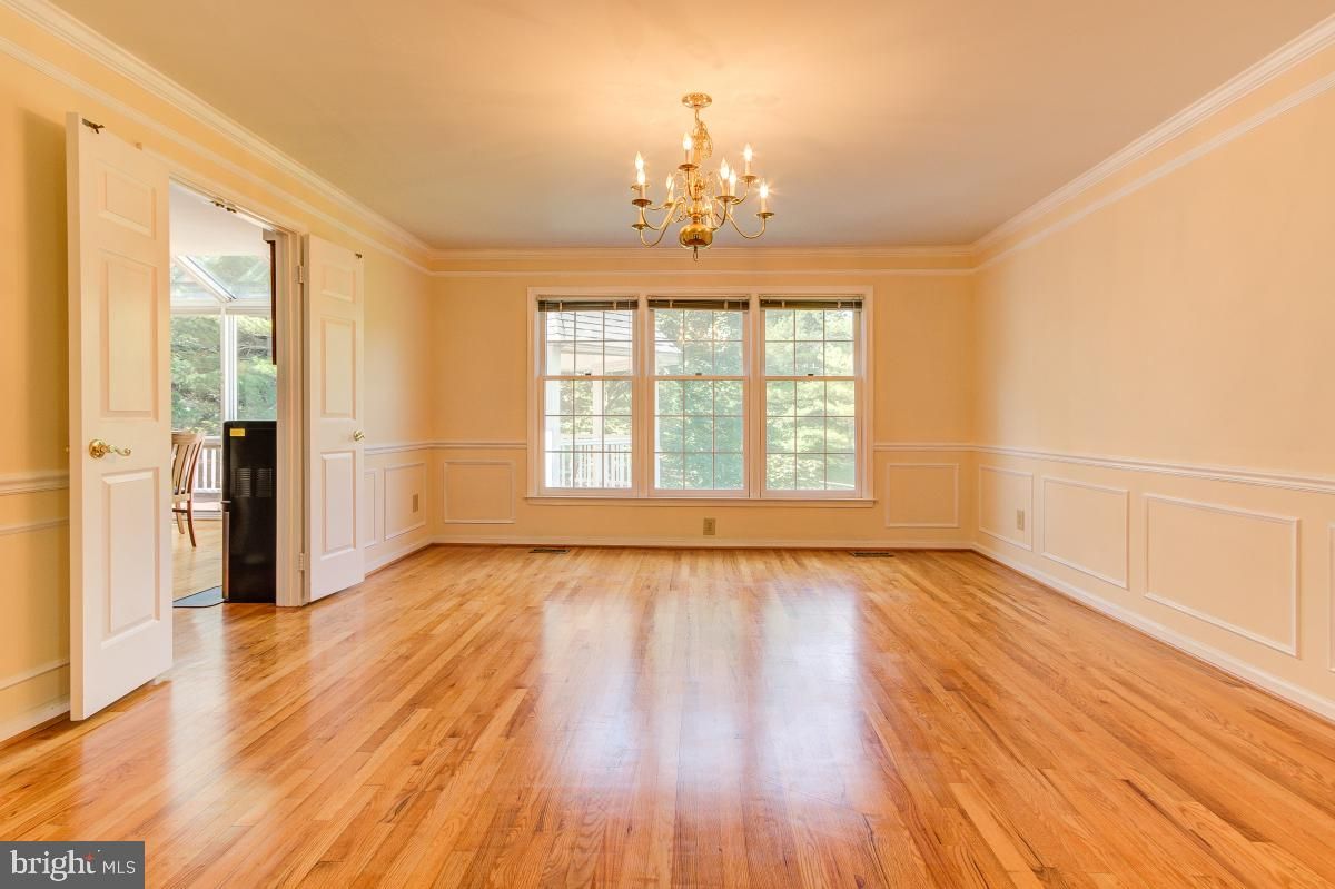 Chandelier, Empty room, Interior, Wood Texture Flooring