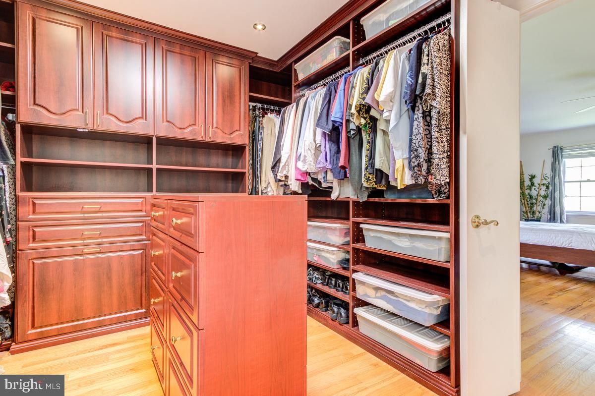 Interior, Recessed Lighting, Walk-in Closets, Wood Texture Flooring