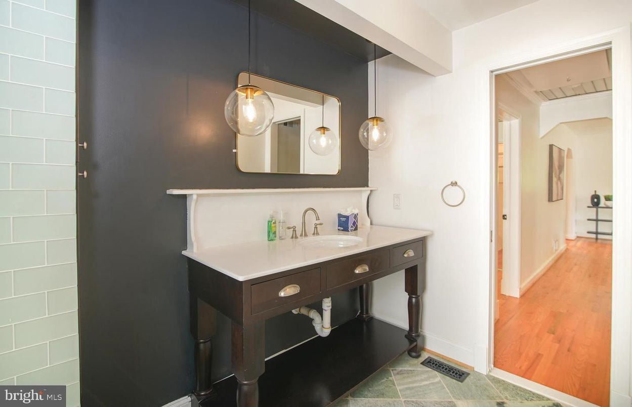 Bathroom, Interior, Pendant Lights, Wood Texture Flooring