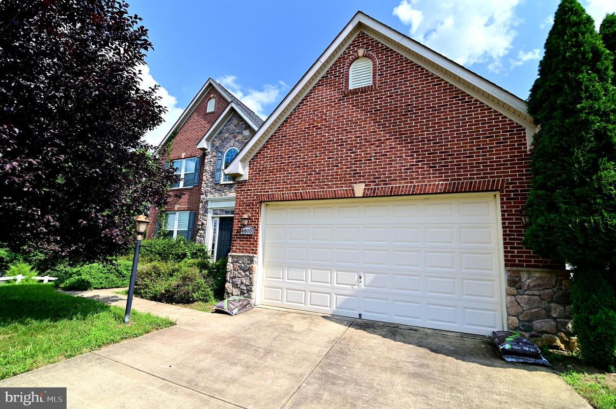 Attached, Exterior, Facade, Brick Facade, Brick Traditional