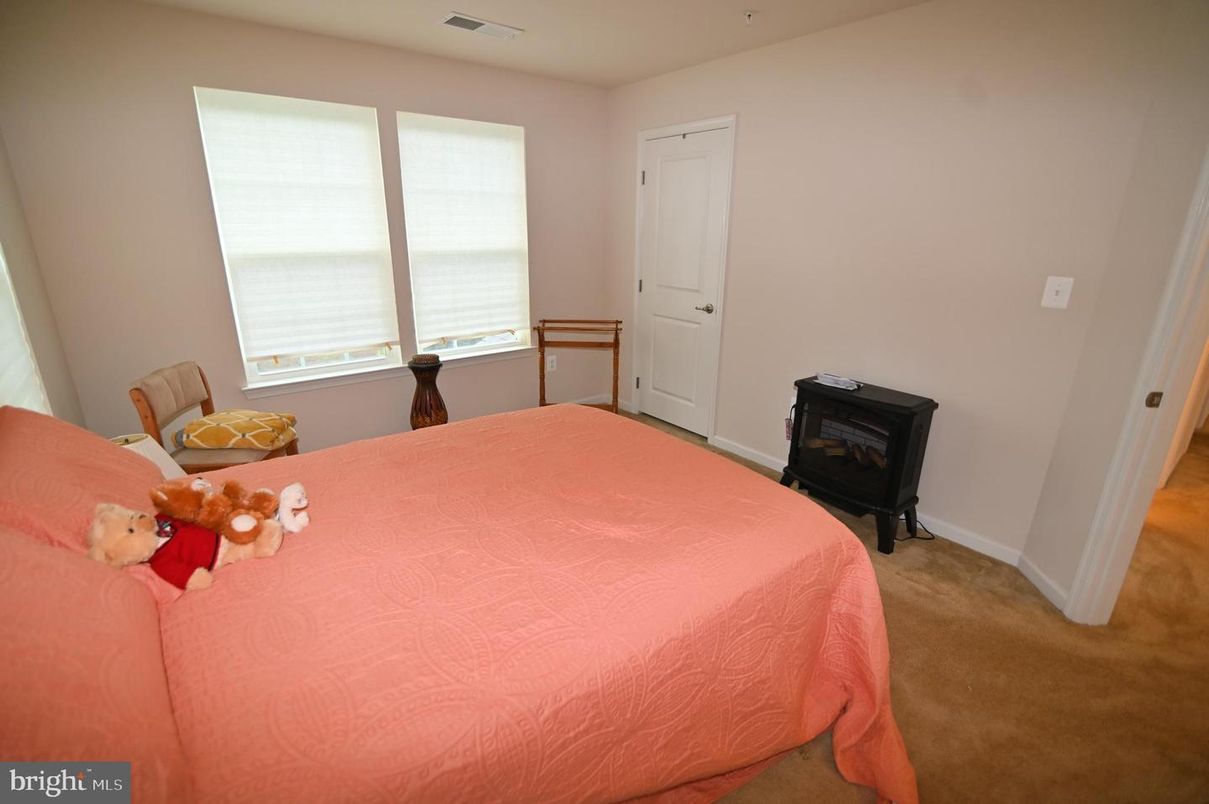 Bedroom, Interior, Water