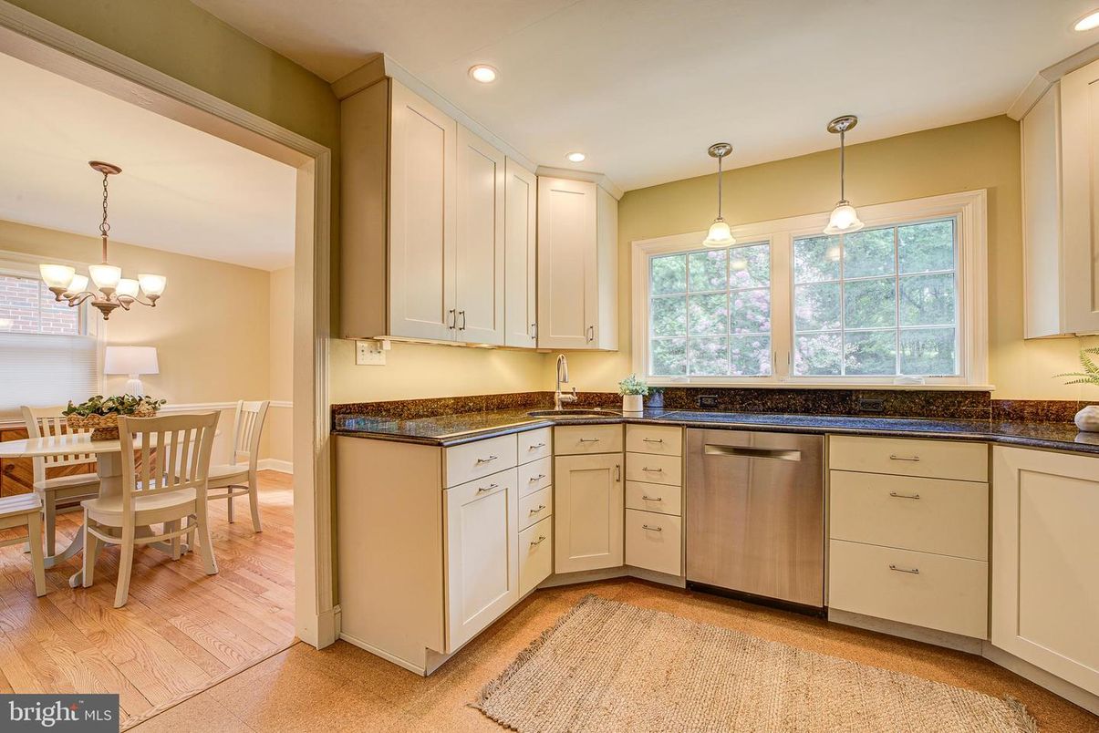 Chandelier, Dining room, Interior, Kitchen, Pendant Lights, Recessed Lighting, Wood Texture Flooring