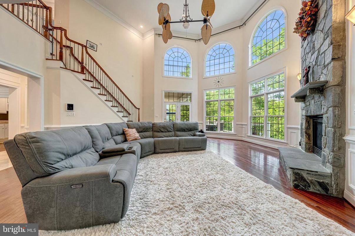 Fireplace, Interior, Living room, Pendant Lights, Recessed Lighting, Wood Texture Flooring