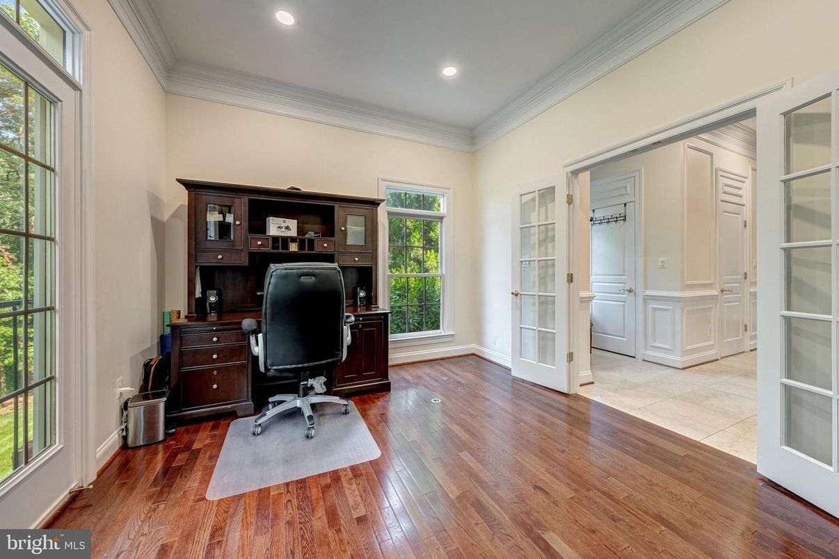 Home Office, Interior, Recessed Lighting, Wood Texture Flooring