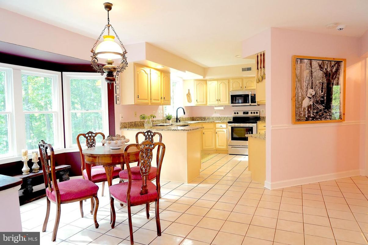Dining room, Interior, Kitchen, Pendant Lights, Stainless Steel Appliances