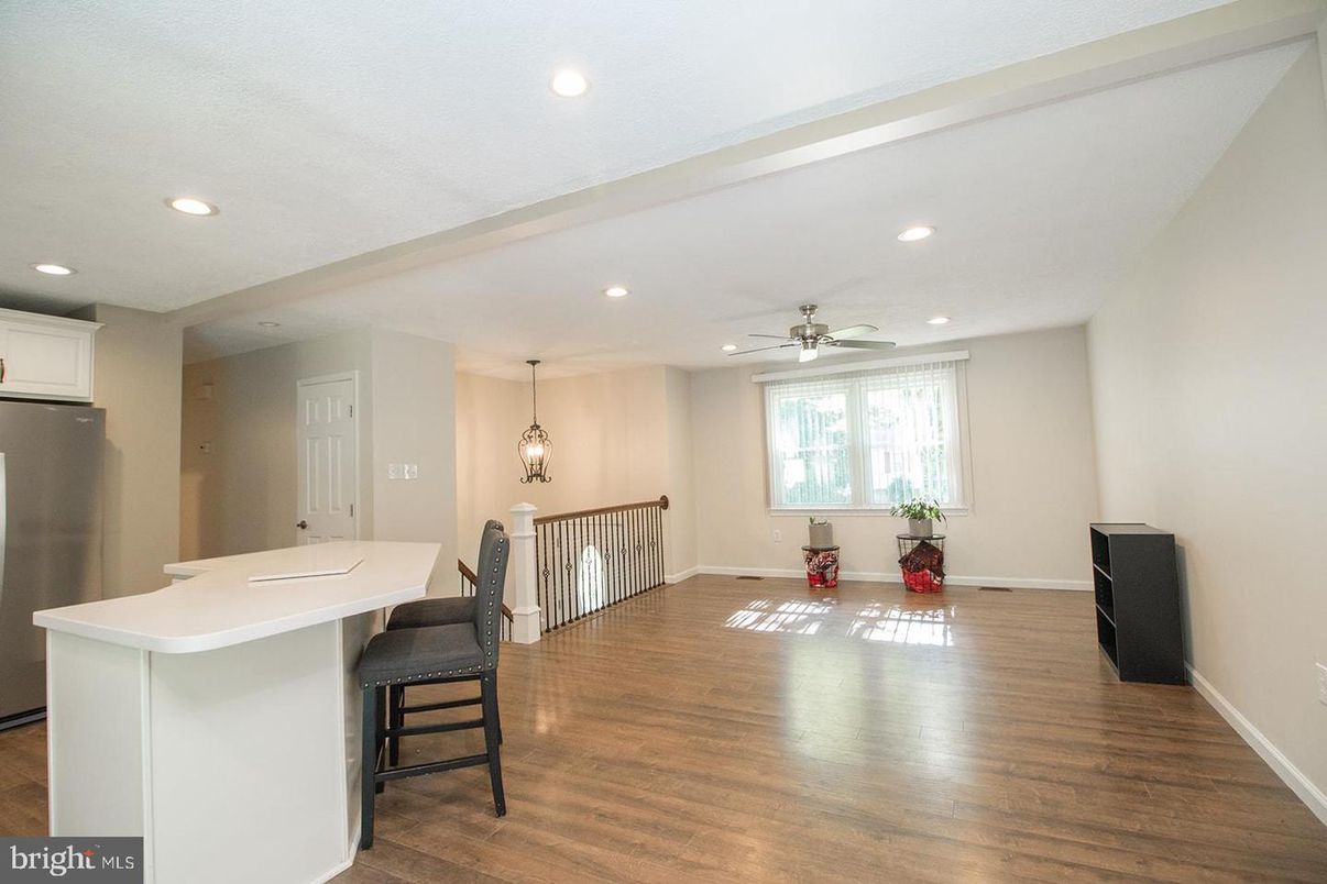 Interior, Pendant Lights, Recessed Lighting, Wood Texture Flooring