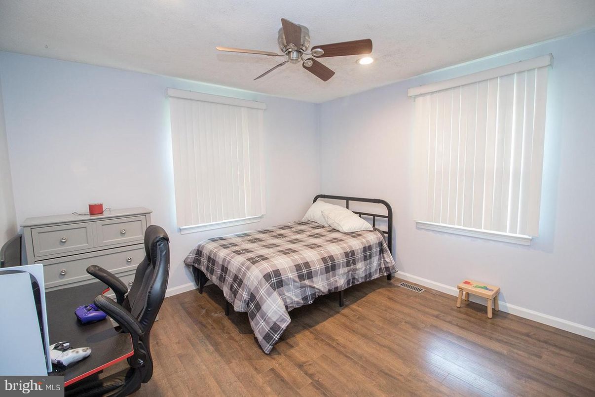 Bedroom, Home Office, Interior, Recessed Lighting, Wood Texture Flooring