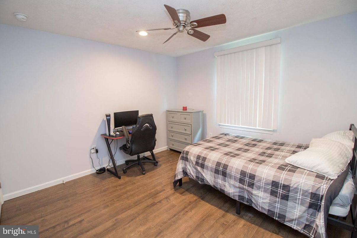Bedroom, Home Office, Interior, Recessed Lighting, Wood Texture Flooring