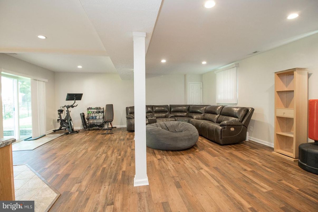 Fitness Equipment, Interior, Recessed Lighting, Wood Texture Flooring