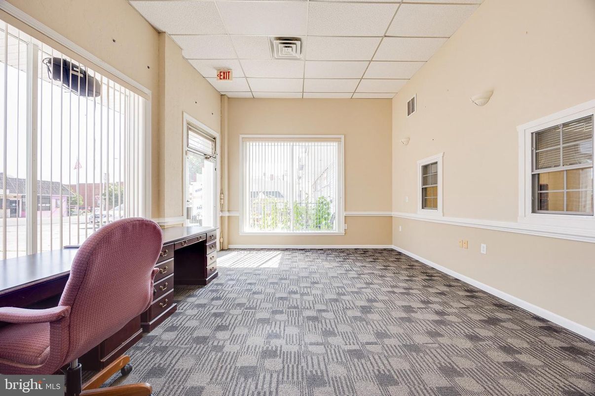 Home Office, Interior