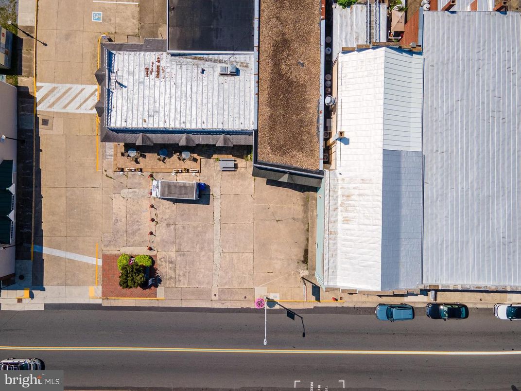 Exterior, Drone