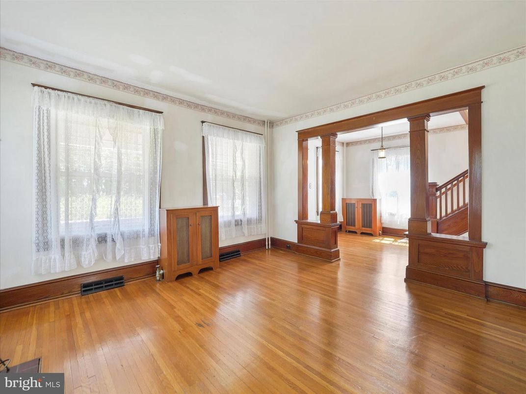 Empty room, Interior, Pendant Lights, Wood Texture Flooring